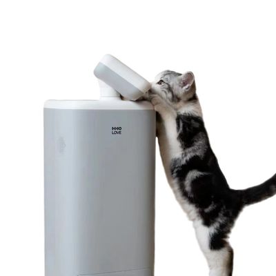 Intelligenter Haustier-Begleitroboter mit 2,5-Liter-Futterspender und 4-facher Digitalzoom-Kamera